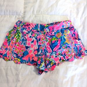 Rare print - Lilly Pulitzer Gumbo Limbo shorts in XL - with flaw
